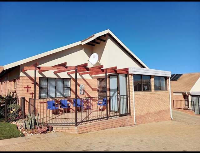 2 BEDROOM COMPLEX FOR SALE IN SPITSKOP
